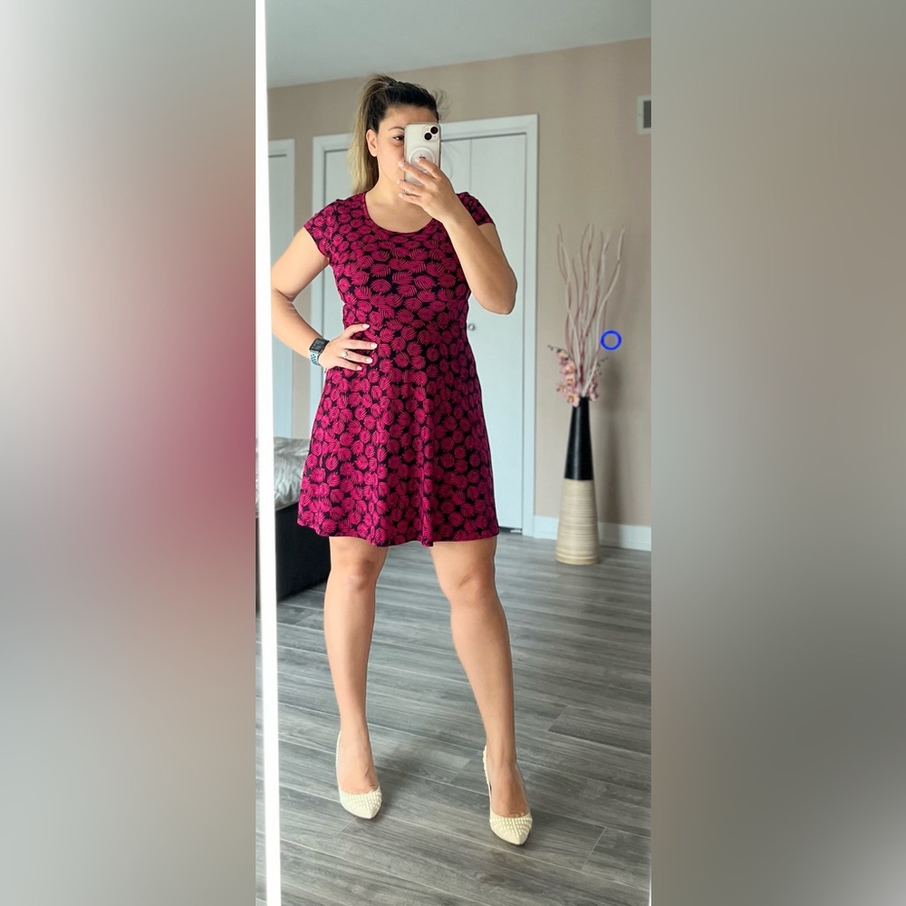 #24 Michael Kors Beautiful, comfy and flattering dress, in perfect condition!